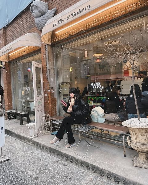 FOTO: Gaya Santai Iris Wullur Liburan ke Jepang Tanpa Suami, Pamer Senyum Manis di Tengah Ramai Dugaan Diselingkuhi