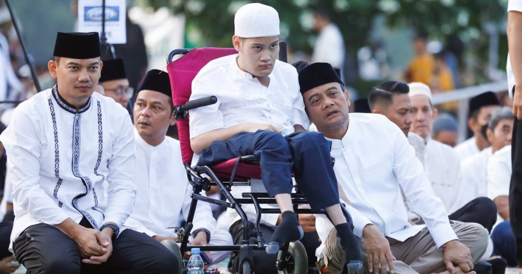 Momen Gubernur Jateng Ahmad Luthfi Salat Idulfitri Bersama Ribuan Warga di Lapangan Pancasila Simpanglima