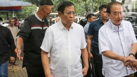 FOTO: Momen Artis Tanah Air Hadiri Pemakaman Titiek Puspa di Tanah Kusir