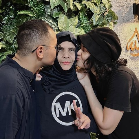 5 Potret Mita The Virgin Habiskan Waktu Bersama Sang Ibunda Sebelum Meninggal, Kini Tinggal Kenangan