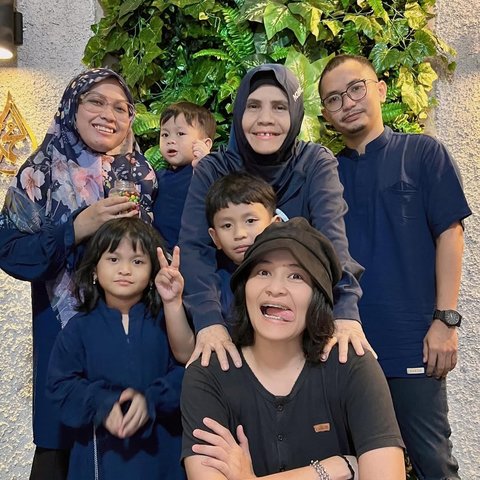 5 Potret Mita The Virgin Habiskan Waktu Bersama Sang Ibunda Sebelum Meninggal, Kini Tinggal Kenangan