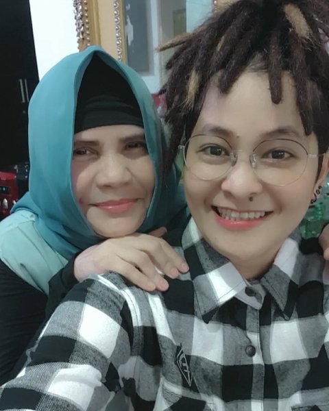 5 Potret Mita The Virgin Habiskan Waktu Bersama Sang Ibunda Sebelum Meninggal, Kini Tinggal Kenangan