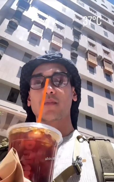 7 Potret Afgan Tiba di Mekkah Siap Tunaikan Ibadah Haji, Minum Es Teh di Madinah hingga Dapat Kejutan Ulang Tahun ke-36