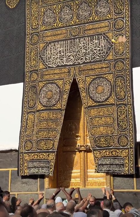 7 Potret Afgan Tiba di Mekkah Siap Tunaikan Ibadah Haji, Minum Es Teh di Madinah hingga Dapat Kejutan Ulang Tahun ke-36