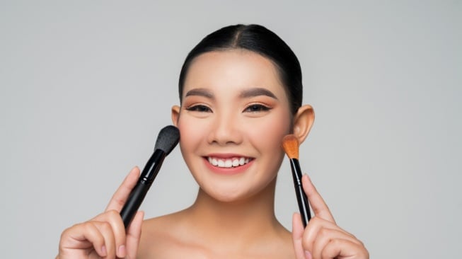 Ilustrasi makeup. (freepik/jcomp)