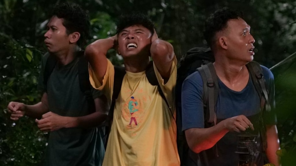 First Look Warung Pocong: Teror Tumbal dan Tawa Lepas dalam Horor Komedi yang Dibintangi Trio Komika First Look Warung Pocong: Teror Tumbal dan Tawa Lepas dalam Horor Komedi yang Dibintangi Trio Komika