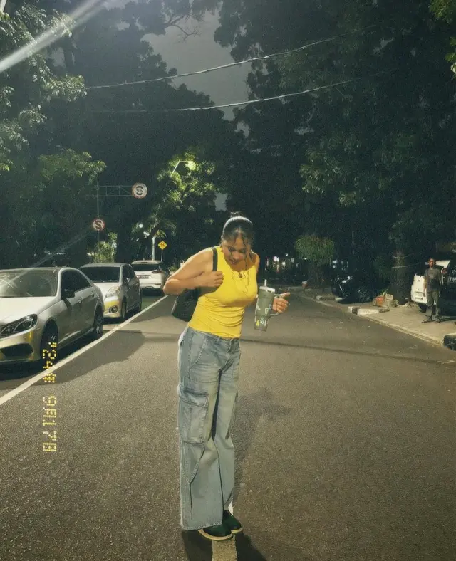 Strolling Look Versi Sitha Marino (Instagram/@sithamarino)