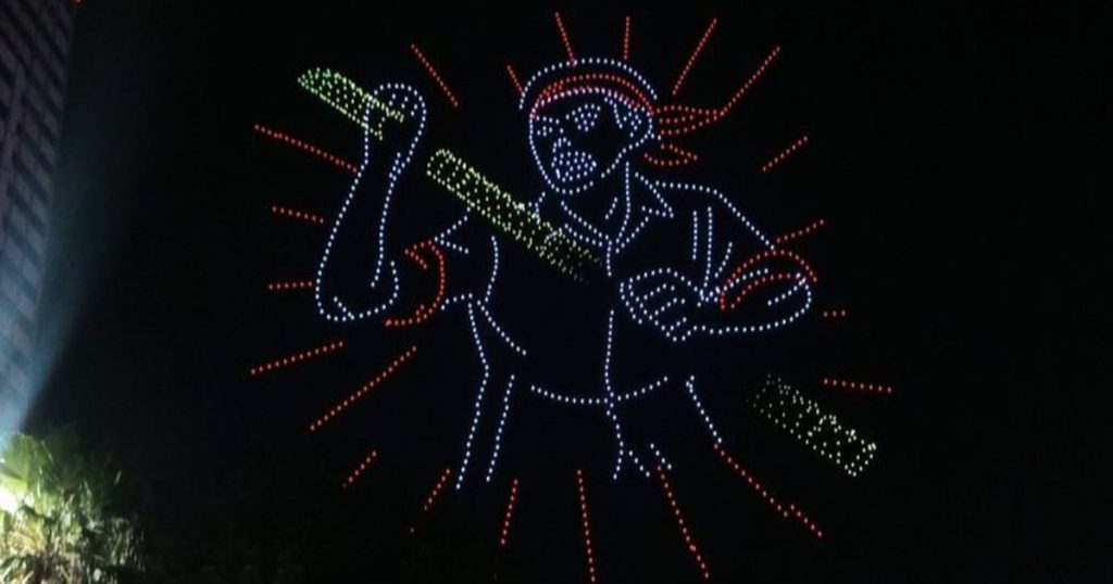 Atraksi Drone dan Kembang Api Tutup Karnaval HUT ke-80 RI di Monas