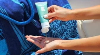 Bagaimana Cara Memakai Sunscreen yang Benar? Intip 4 Tips dan Rekomendasinya Mulai Rp20 Ribuan