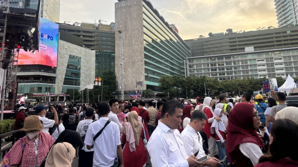 Jelang Karnaval HUT ke-80 RI,Ribuan Warga Ramaikan Pesta Rakyat di Bundaran HI