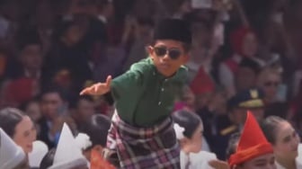 Tampil di HUT RI, Bocah 'Aura Farming' Pacu Jalur Bikin Prabowo Terkesima