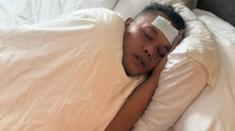 Sule Sakit Apa? Foto Terbarunya di Kamar Hotel dengan Selang Infus Bikin Cemas