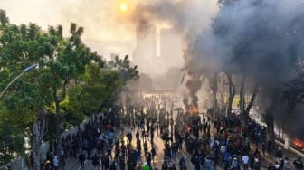 Demo Berujung Ricuh di Grahadi Surabaya, Ada Dugaan Pendiskreditan Ojol?