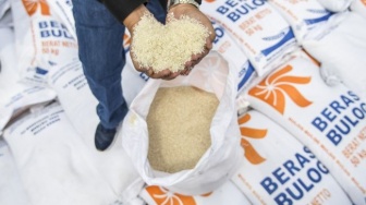 Parah! Beras Bansos Warga Miskin Garut Dikorupsi, Takaran Dikurangi, Jatah 10 Kg Jadi 7,5 Kg