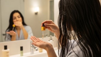 Rekomendasi 5 Serum Ampuh Atasi Rambut Mengembang, Auto Lembut dan Berkilau!