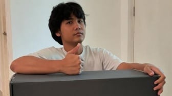 Bintang Emon Cari Keberadaan Anggota DPR: Denger-Denger Ada yang Cabut ke Luar Negeri