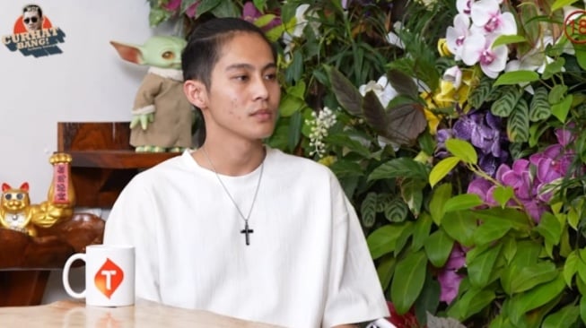 DJ Panda ungkap alasan sebar USG Erika Carlina di grup WA. (YouTube/Curhat Bang Denny Sumargo)