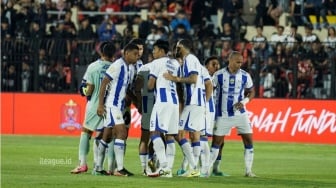 Breaking News! Persib vs Borneo FC Resmi Ditunda, Thom Haye Gagal Debut