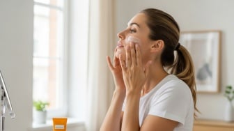 Apakah Sunscreen Cocok untuk Semua Kulit? Ini Jawaban dan 4 Rekomendasi Produknya Mulai Rp36 Ribuan