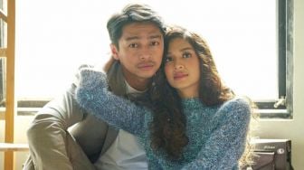 Deva Mahenra Sering 'Selingkuh' di Film, Mikha Tambayong Takut Jadi Kenyataan?