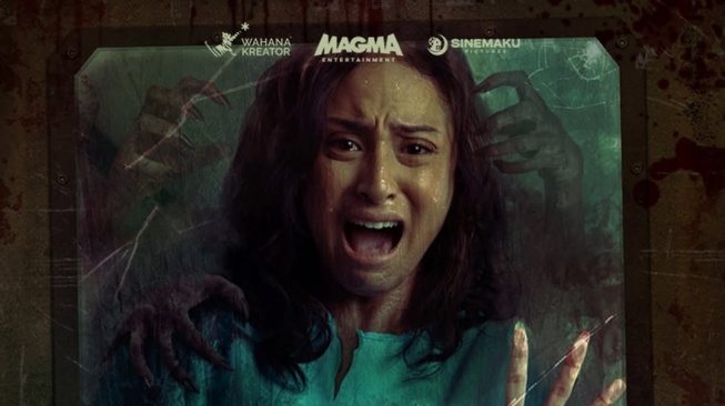 Sallum Ratu Nekat Pepet Truk Tanpa Stuntman di Film Tumbal Darah. [Instagram]