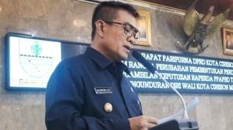 Ayahnya Korupsi Rp26 Miliar, Anak Eks Walkot Cirebon Terciduk Maling Sepatu di Masjid