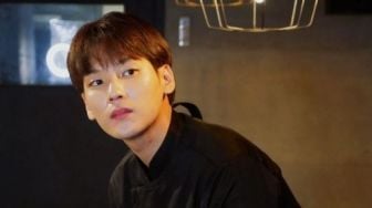 Ramai Isu 'Jule' Julia Prastini Selingkuh, Foto Daehoon Urus Anak Sakit Sendirian di RS Viral