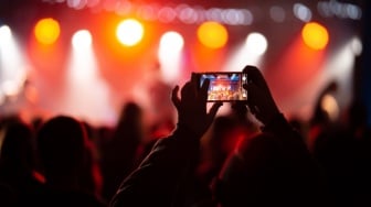 Cari HP Buat Ngonser? Ini 5 Pilihan dengan Kamera Zoom 100x Paling Mantap