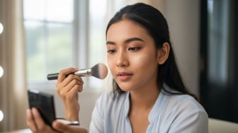 7 Bedak Anti Dempul yang Bisa Tutup Flek Hitam, Bikin Wajah Flawless Natural