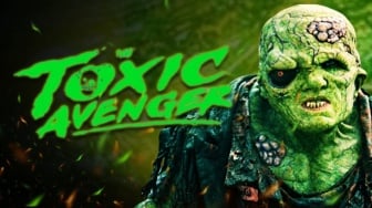 Review Film The Toxic Avenger, Superhero 'Menjijikkan' yang Anehnya Cukup Menghibur