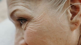 5 Makanan Sehari-hari yang Bantu Samarkan Kerutan, Mudah Ditemukan di Dapur!